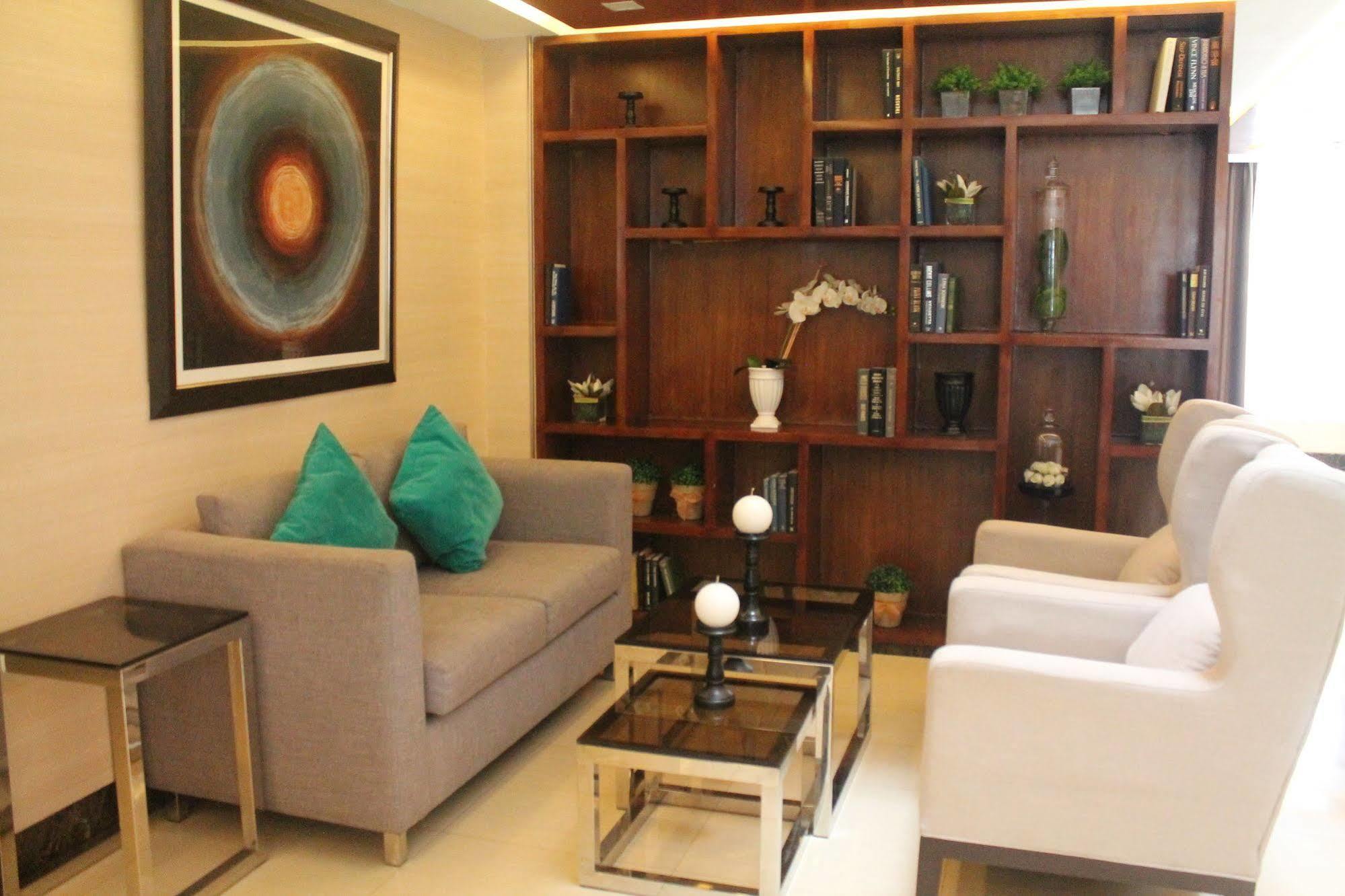 Stradella Hotel Pasig City Exterior photo