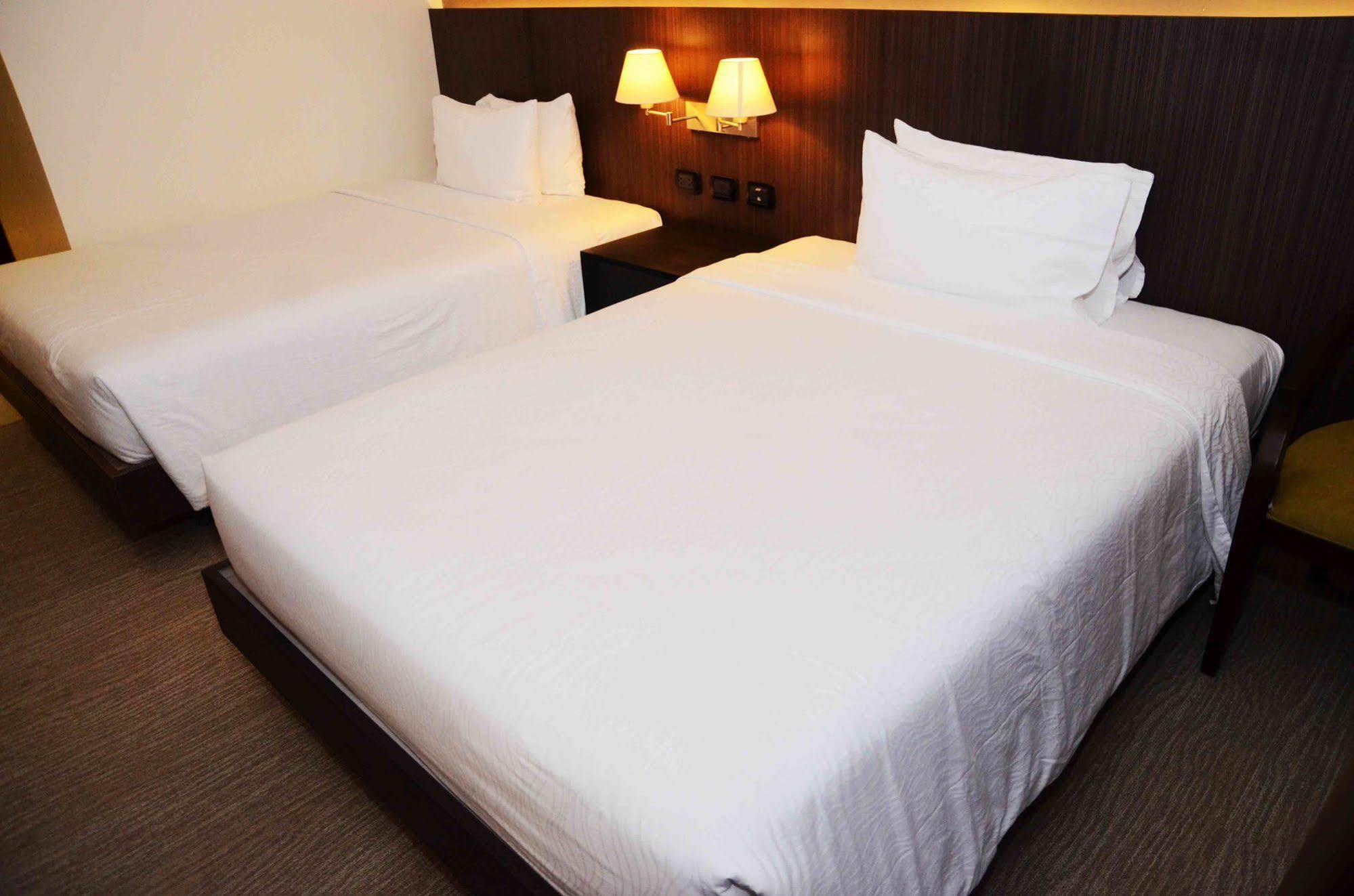 Stradella Hotel Pasig City Exterior photo